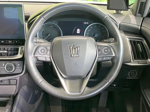 CROWN sedan hybrid
