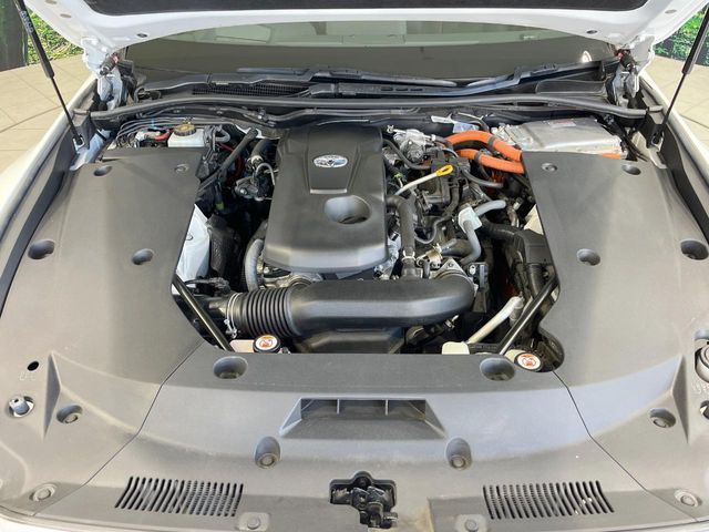 CROWN sedan hybrid