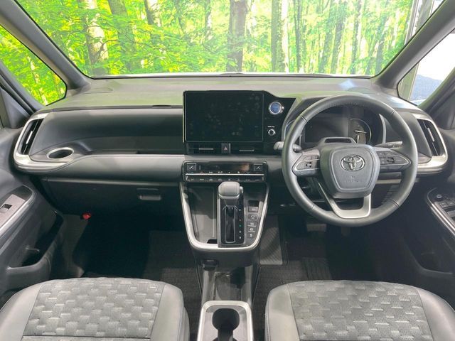 VOXY HYBRID