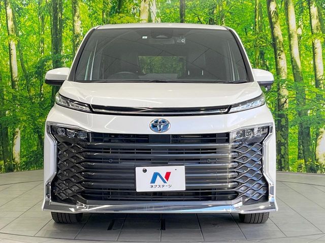 VOXY HYBRID