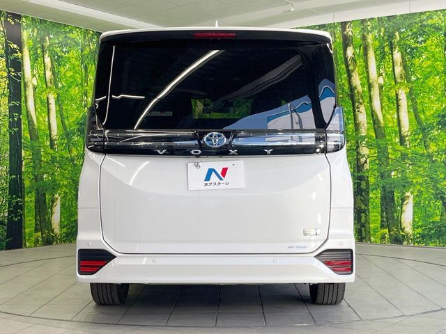 VOXY HYBRID