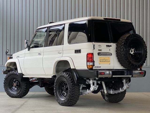 LANDCRUISER van