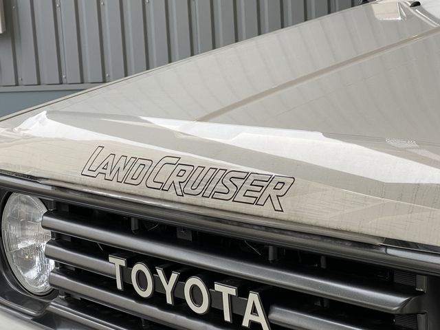 LANDCRUISER van
