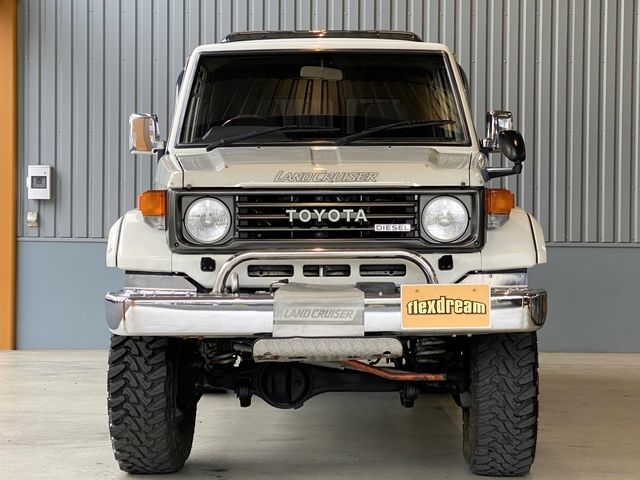 LANDCRUISER van