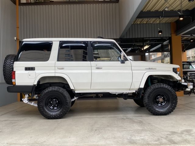 LANDCRUISER van