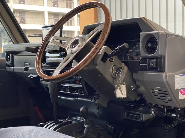 LANDCRUISER van