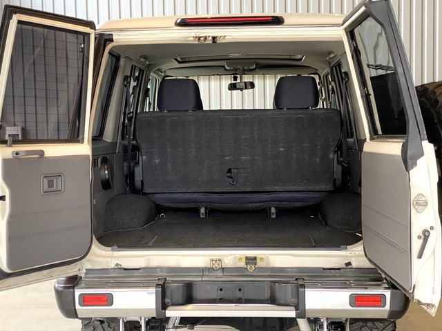 LANDCRUISER van