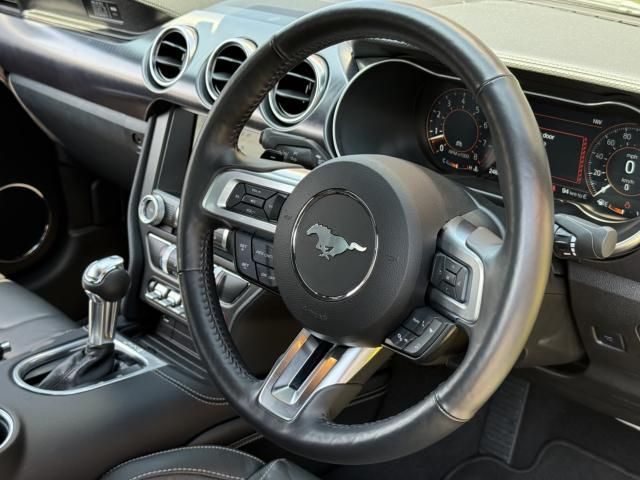 FORD MUSTANG