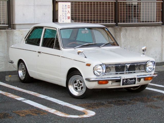 COROLLA sedan