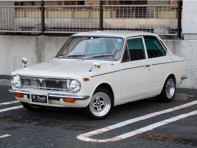 COROLLA sedan