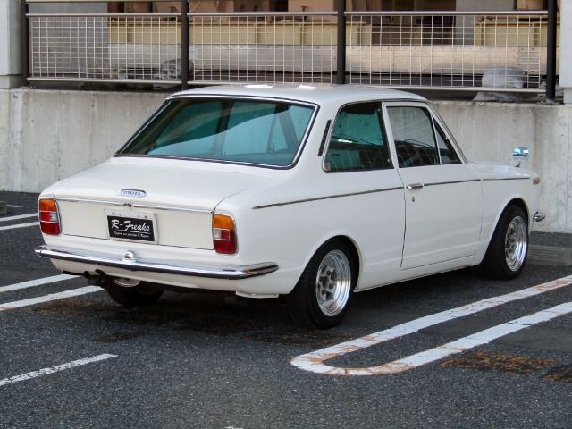 COROLLA sedan