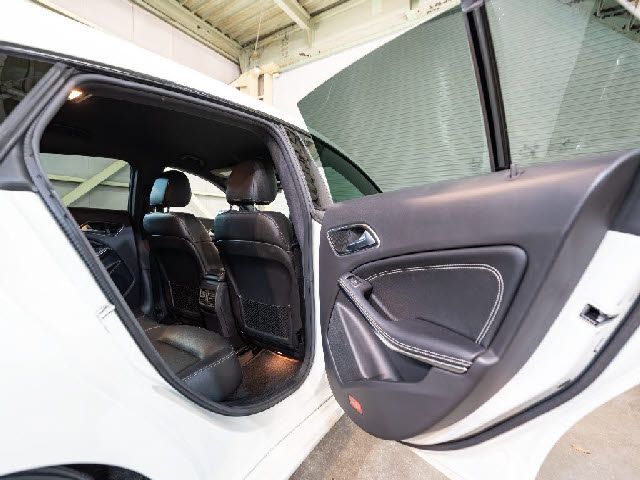 MERCEDES BENZ CLA Shooting Brake
