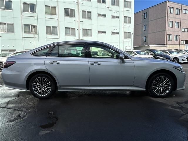 CROWN sedan hybrid 4WD