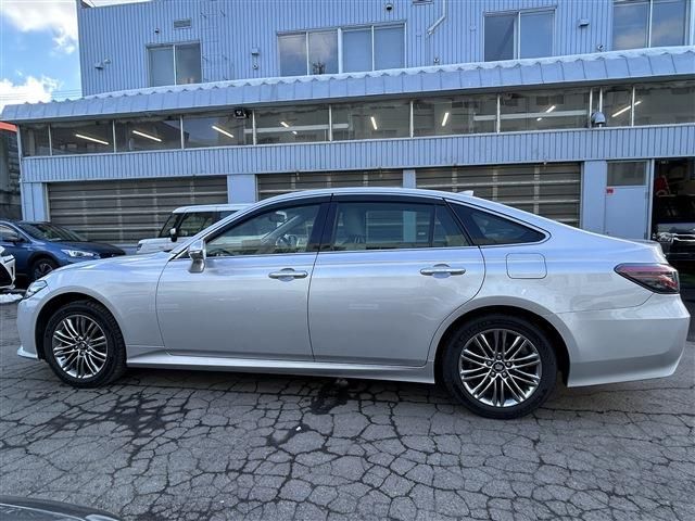 CROWN sedan hybrid 4WD
