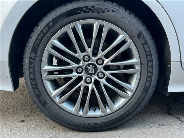 CROWN sedan hybrid 4WD