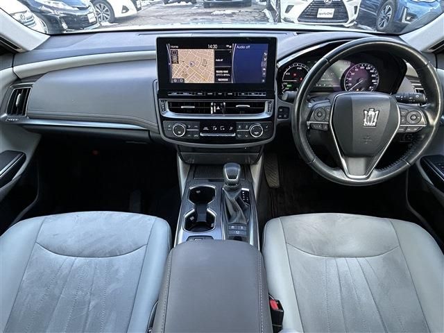 CROWN sedan hybrid 4WD