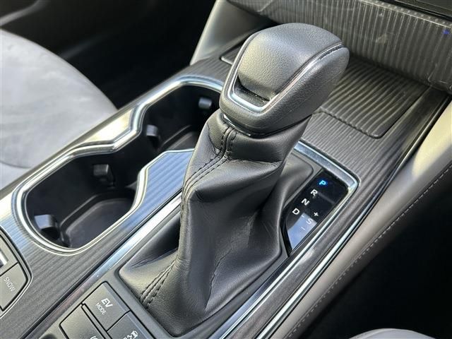 CROWN sedan hybrid 4WD