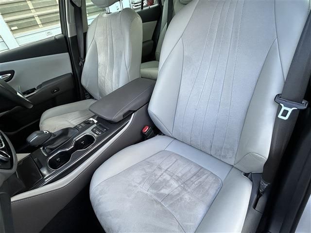 CROWN sedan hybrid 4WD