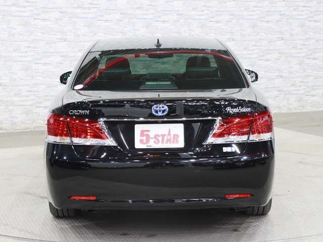 CROWN sedan hybrid
