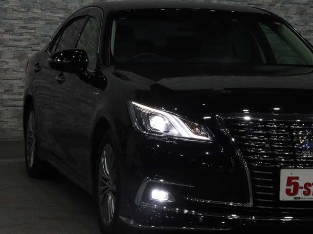 CROWN sedan hybrid