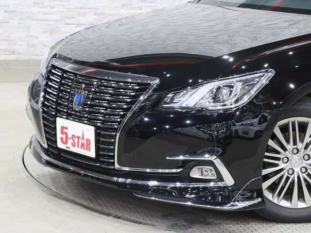 CROWN sedan hybrid