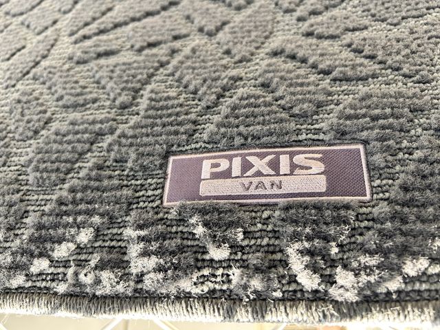 PIXIS van
