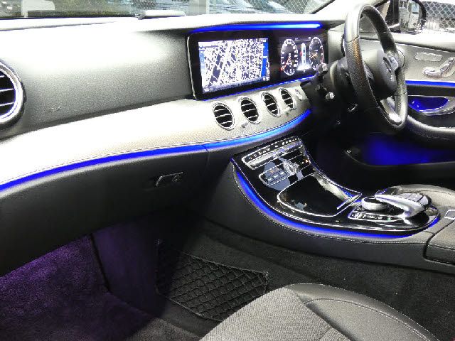 MERCEDES BENZ E-Class sedan