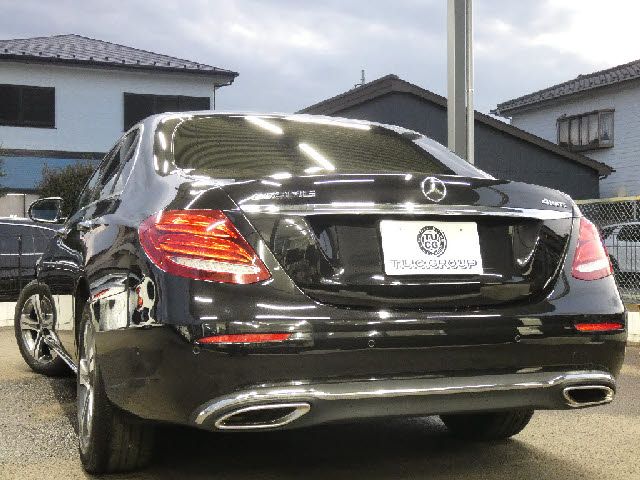 MERCEDES BENZ E-Class sedan