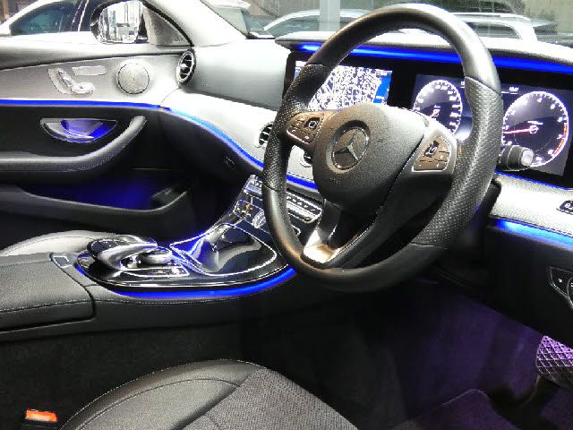MERCEDES BENZ E-Class sedan