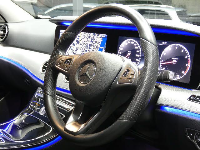 MERCEDES BENZ E-Class sedan