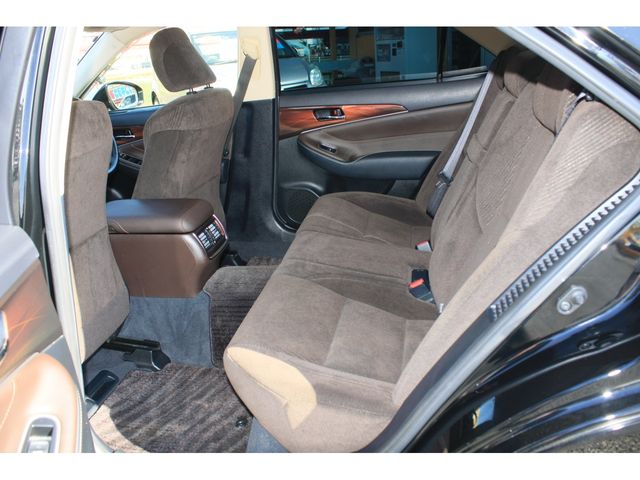CROWN sedan hybrid