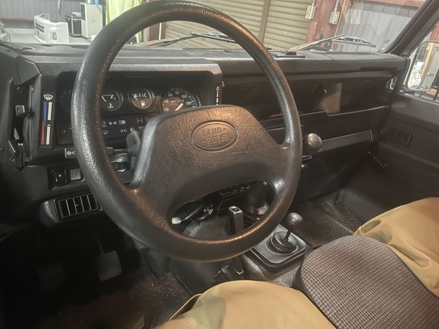ROVER DEFENDER