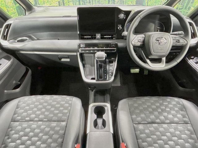 VOXY HYBRID