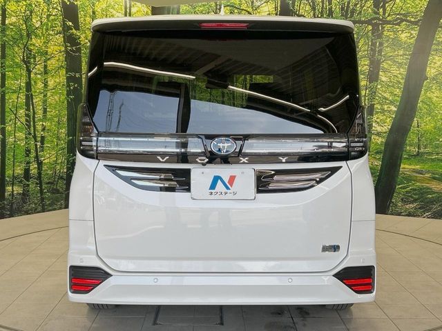 VOXY HYBRID