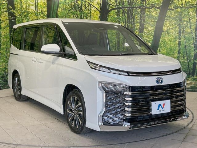 VOXY HYBRID