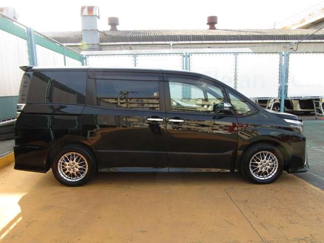 VOXY HYBRID