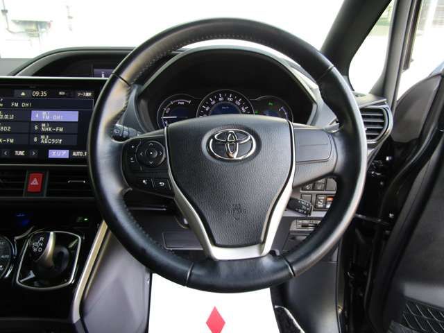 VOXY HYBRID