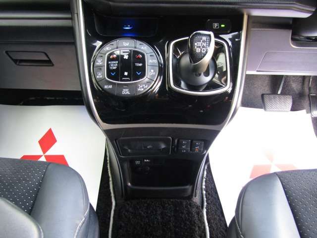 VOXY HYBRID