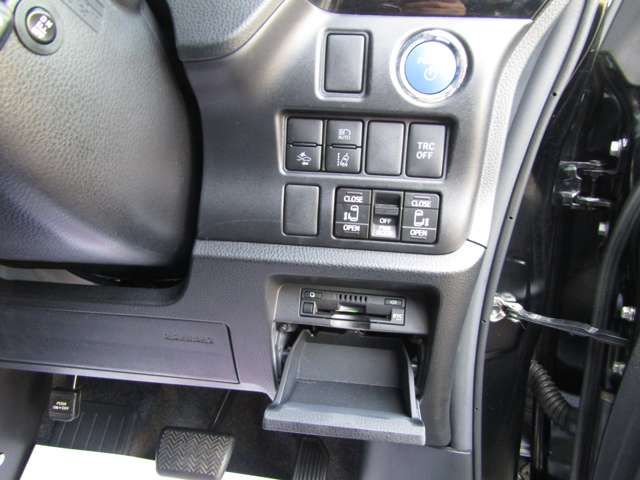 VOXY HYBRID