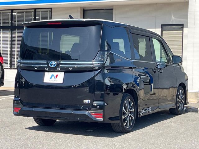 VOXY HYBRID