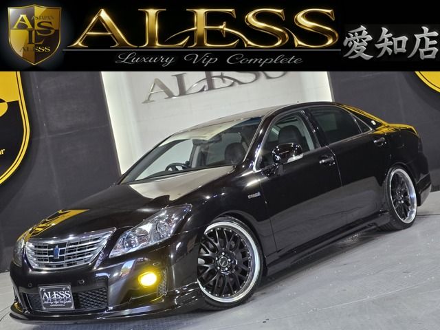 CROWN sedan hybrid