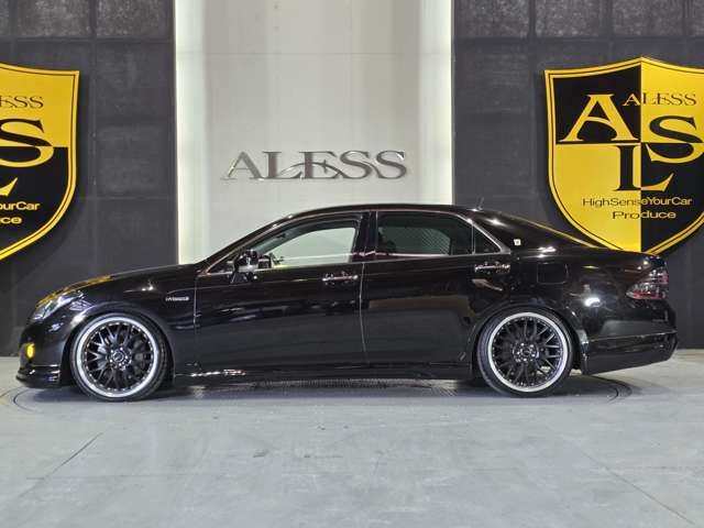 CROWN sedan hybrid