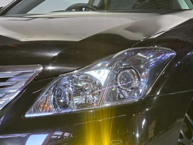 CROWN sedan hybrid