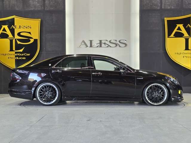 CROWN sedan hybrid