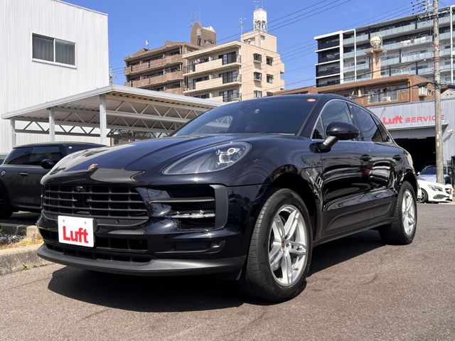 PORSCHE Macan