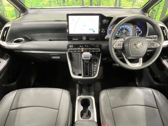 VOXY HYBRID 4WD