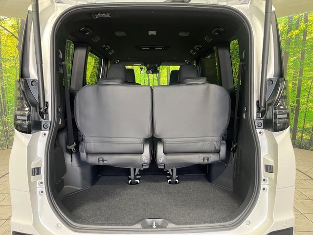 VOXY HYBRID 4WD