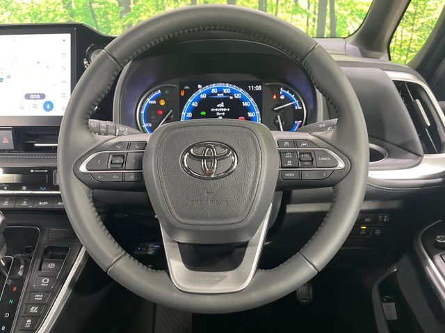 VOXY HYBRID 4WD