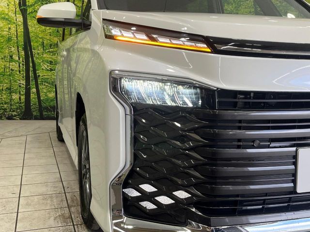 VOXY HYBRID 4WD