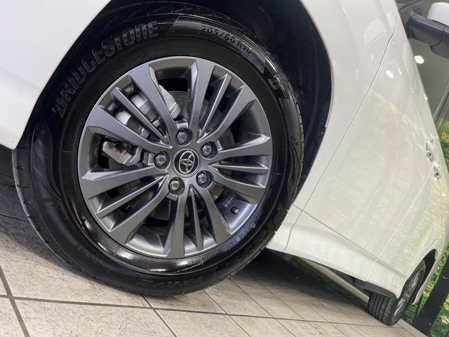 VOXY HYBRID 4WD